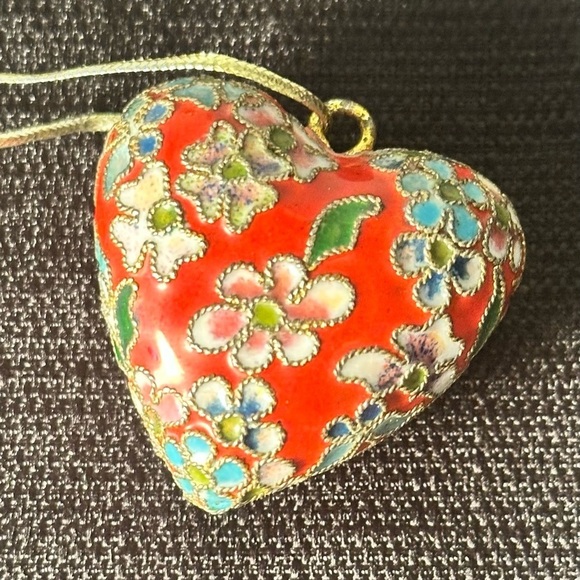 cloisonne Jewelry - VTG Heart Cloisonne Enamel Gold Plated Puffy Double Sided Floral Charm Pendant